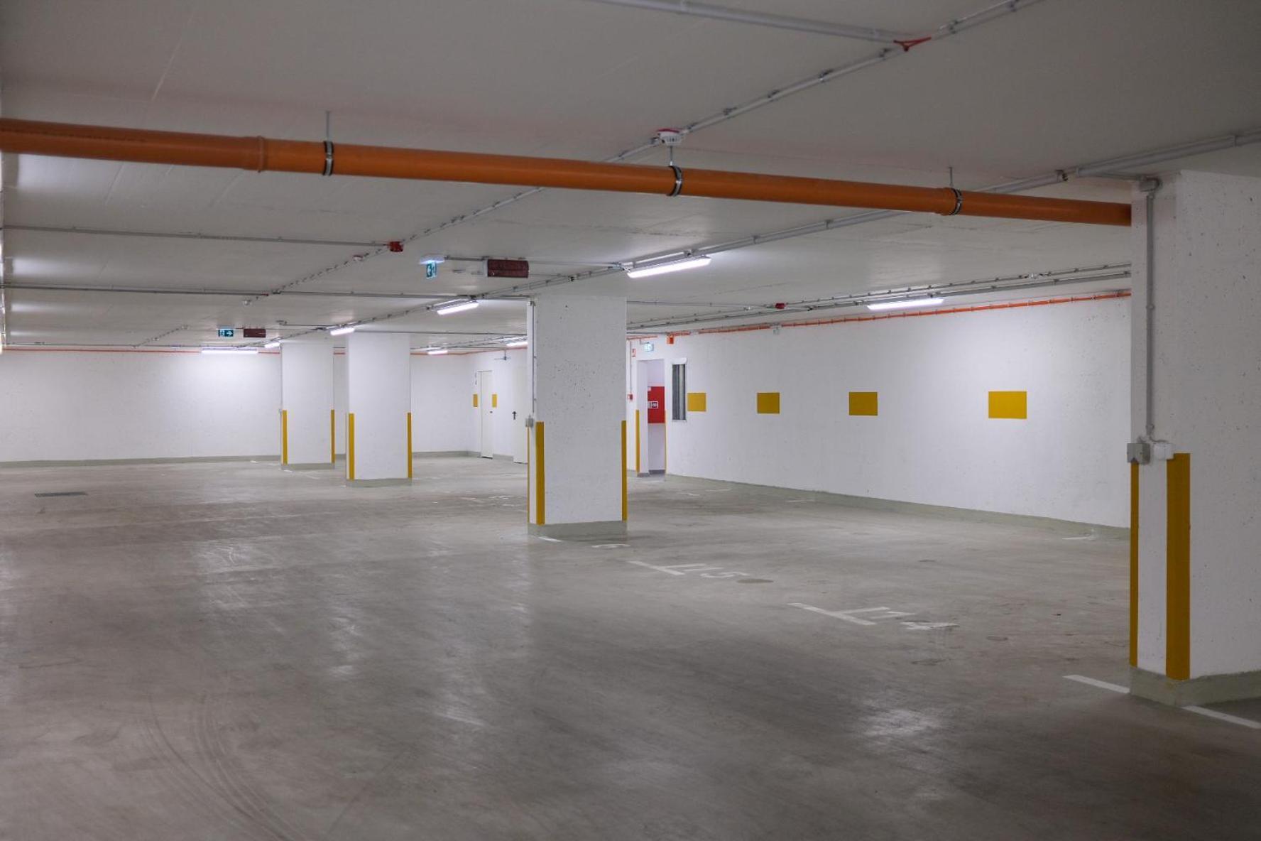 Cityscape Apartment ~ Ac/Indoor Parking/Balcony — Photos 1
