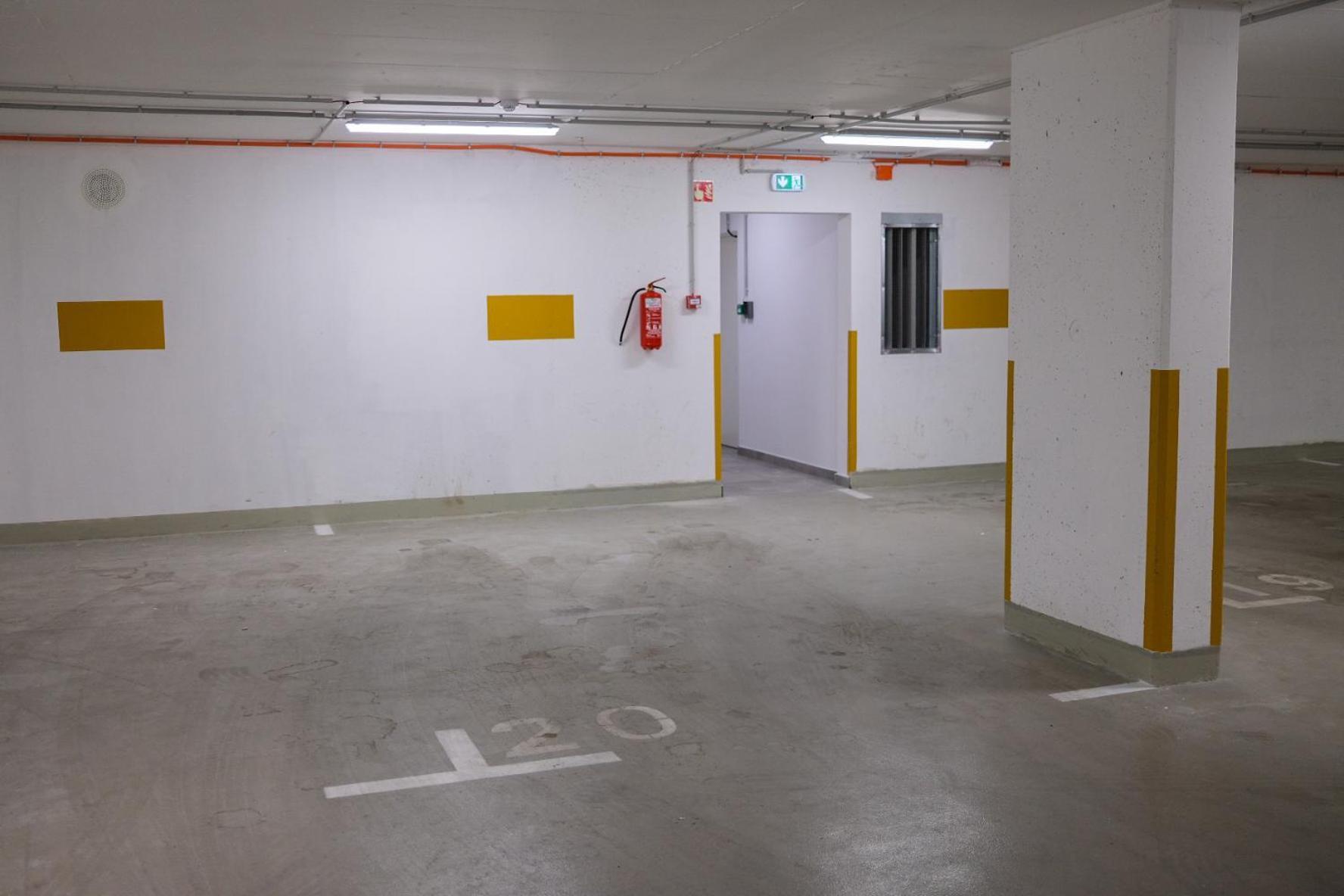 Cityscape Apartment ~ Ac/Indoor Parking/Balcony, Budapest